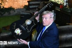 من “غريسلاند” إلى طهران: ترامب يفتح قنوات جديدة مع الجمهورية الإسلامية